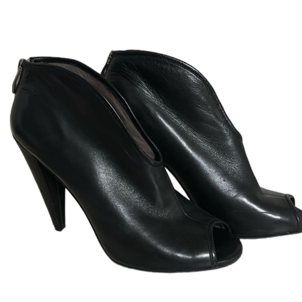 VinceCamuto amber black leather boots